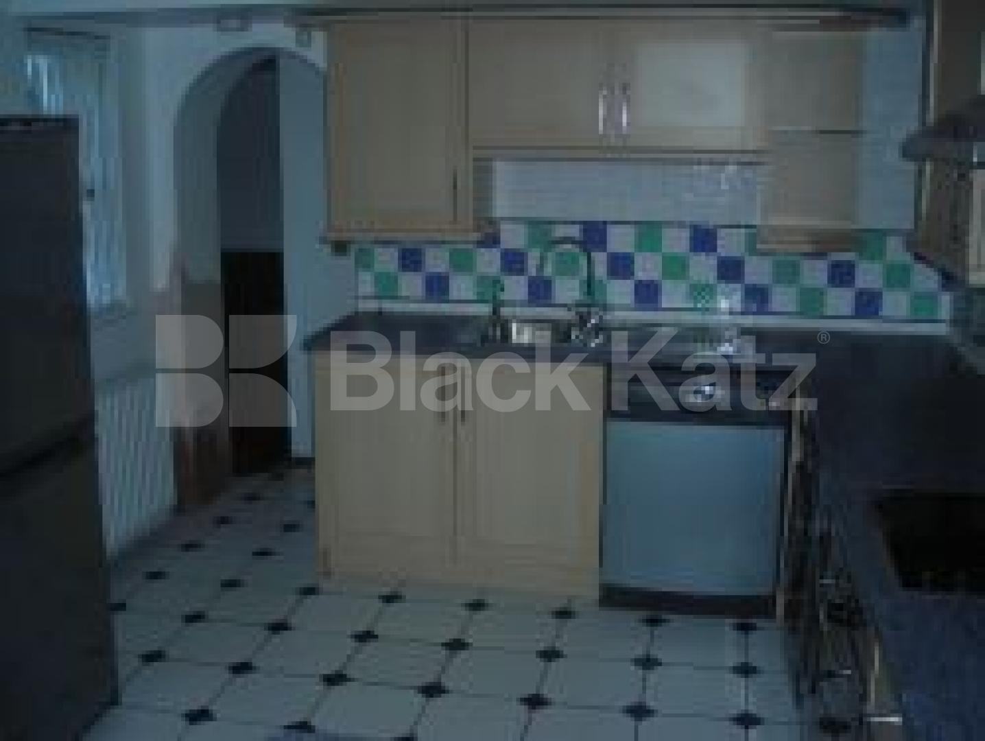 			VIEWINGS ESSENTIAL!, 2 Bedroom, 1 bath, 1 reception Flat			 Hartham Road, CAMDEN BORDERS N7